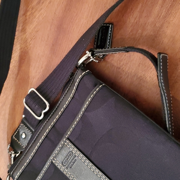 Handbag - Picture 3 of 7